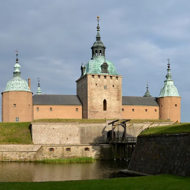 The gate front of Kalmar Castle with its bridge
