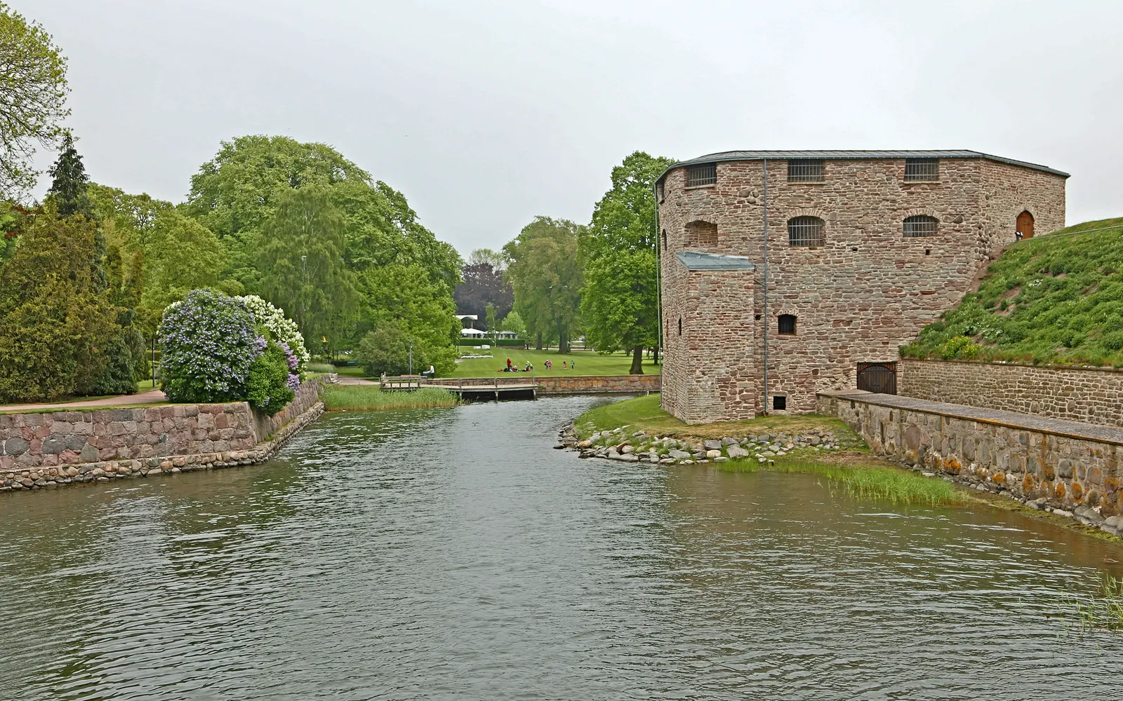 The moat and outer bastion of Kalmar Castle with the park behind